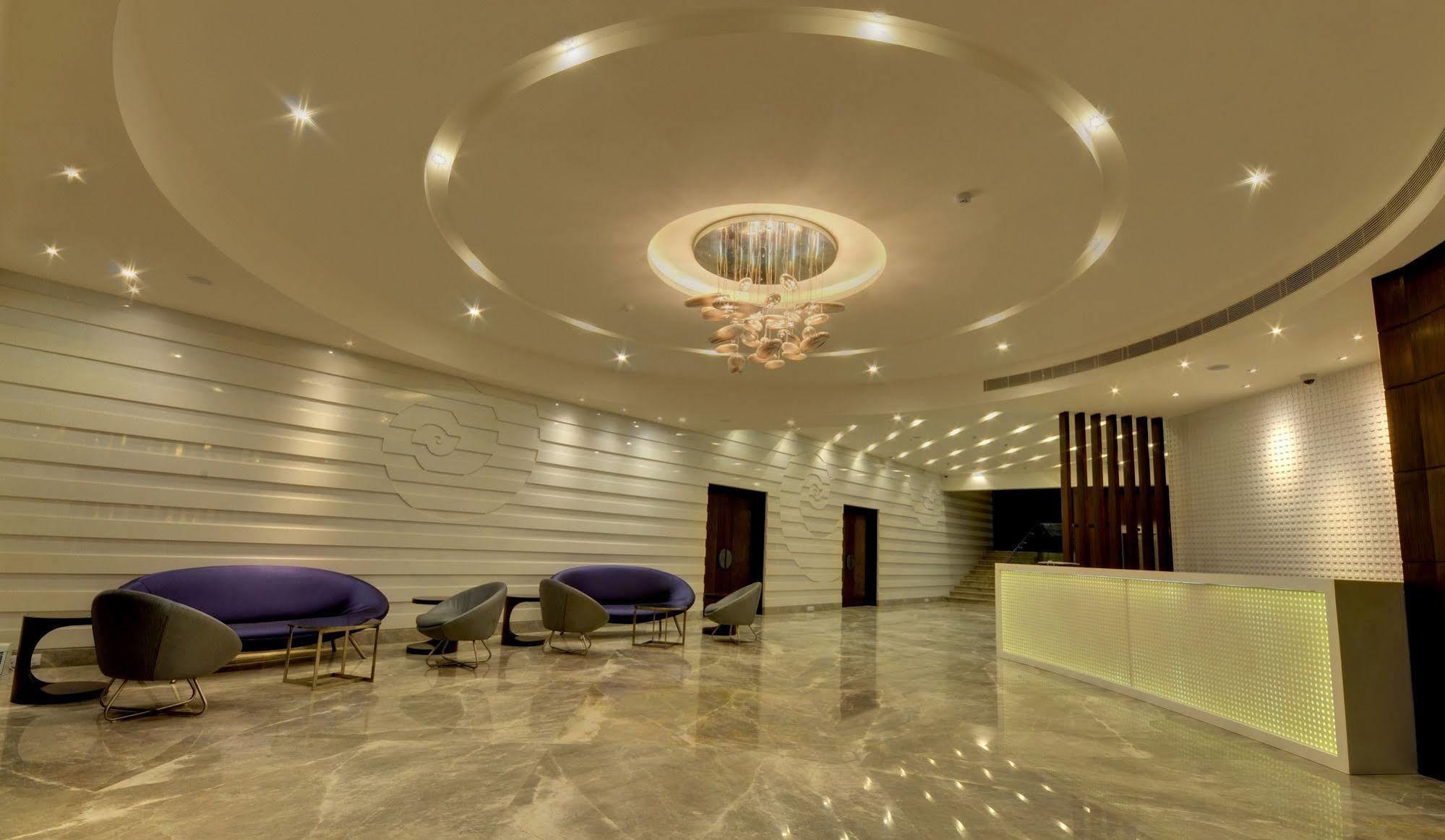 Hotel Platinum Rajkot Extérieur photo