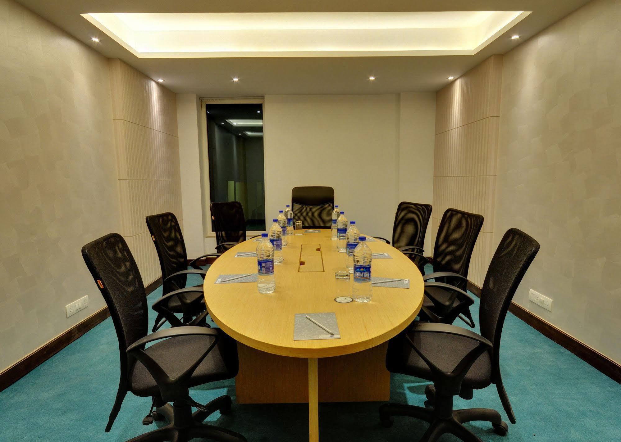 Hotel Platinum Rajkot Extérieur photo
