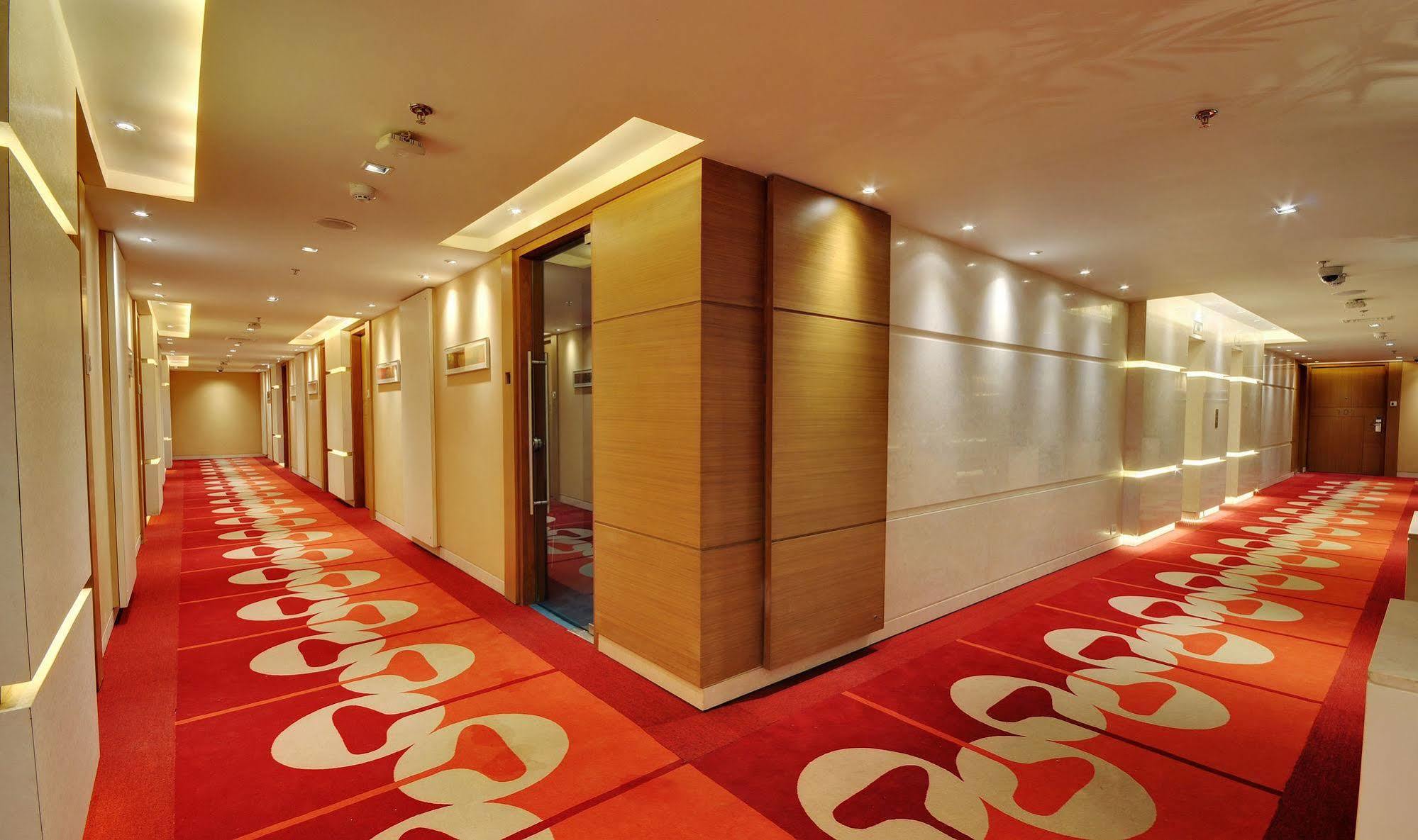Hotel Platinum Rajkot Extérieur photo