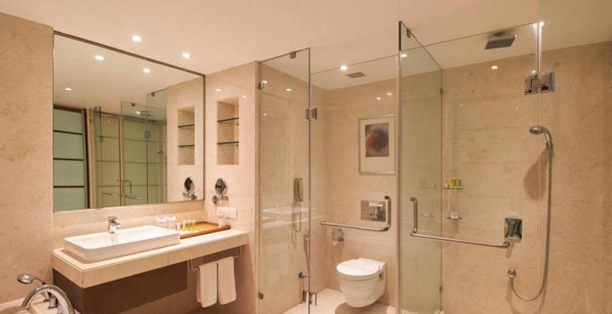 Hotel Platinum Rajkot Extérieur photo