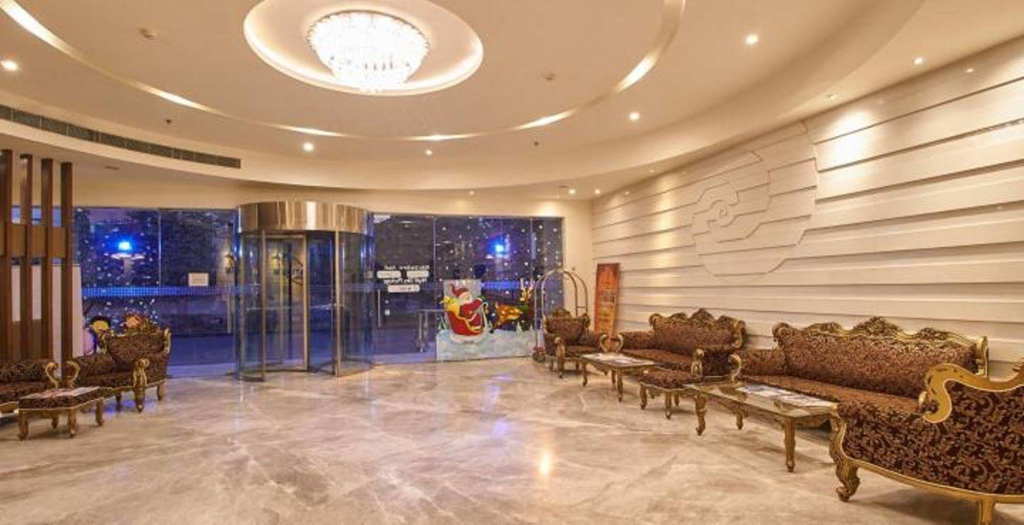 Hotel Platinum Rajkot Extérieur photo