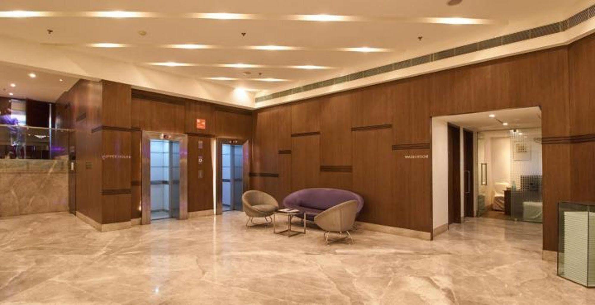 Hotel Platinum Rajkot Extérieur photo