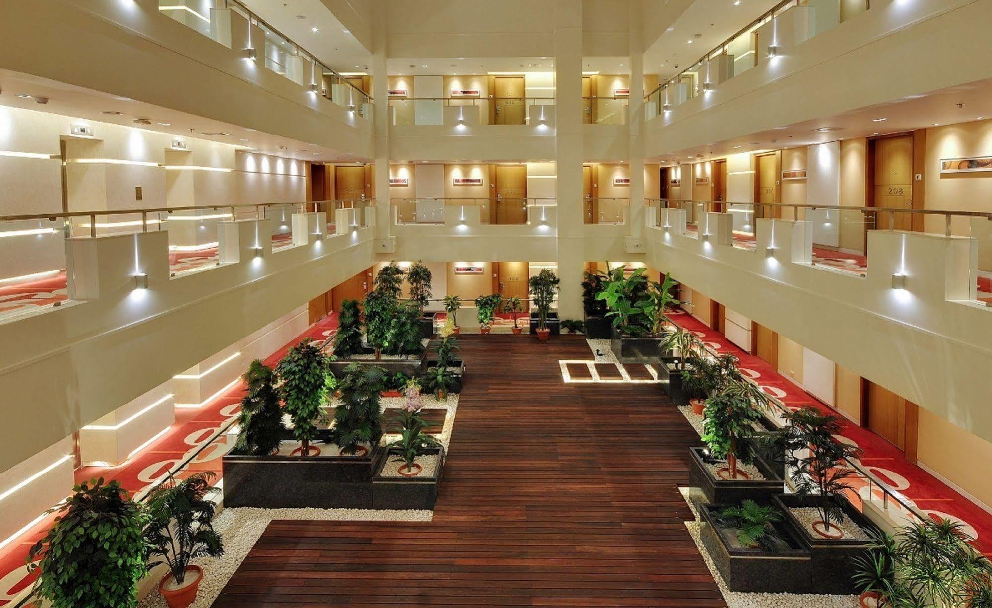 Hotel Platinum Rajkot Extérieur photo
