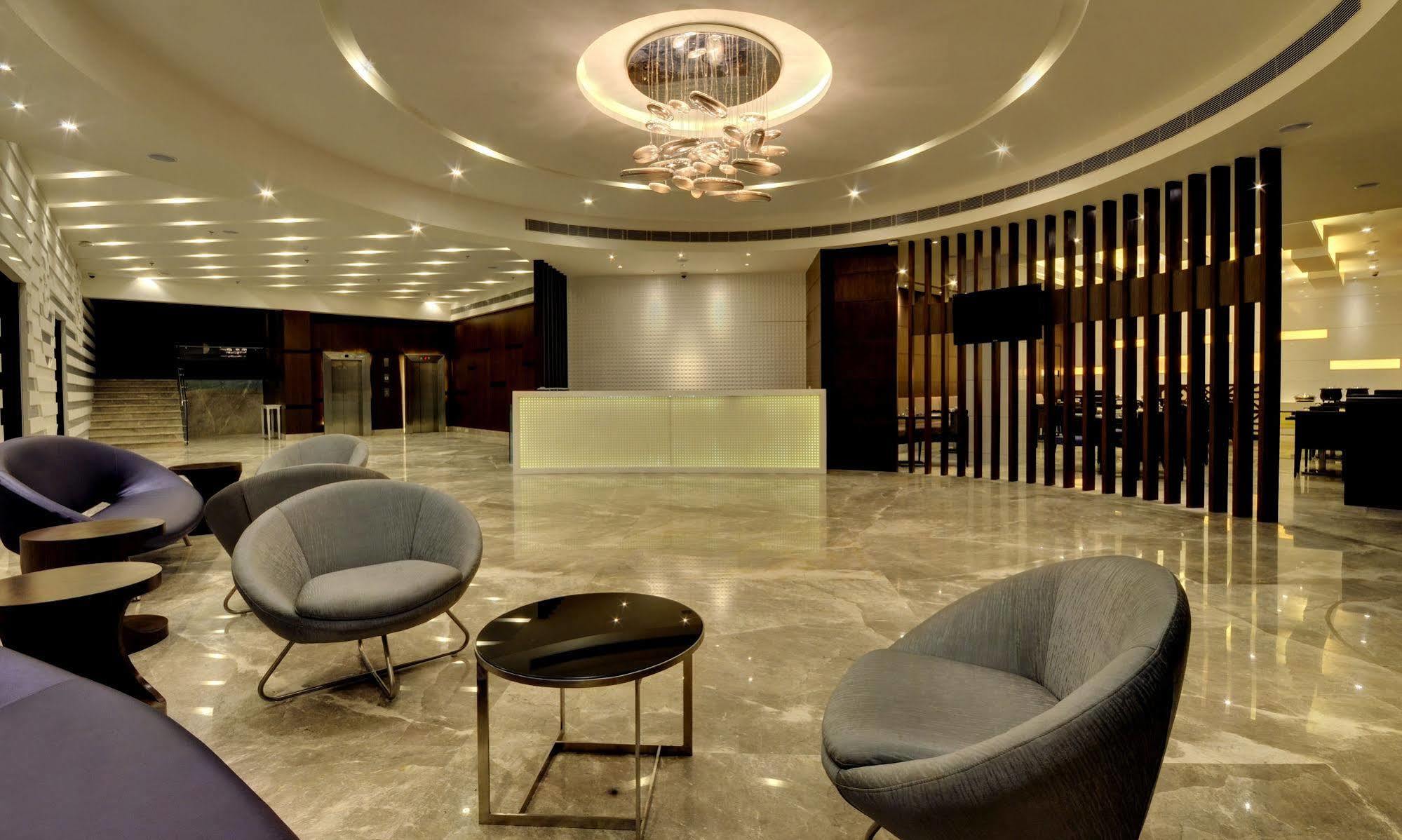 Hotel Platinum Rajkot Extérieur photo