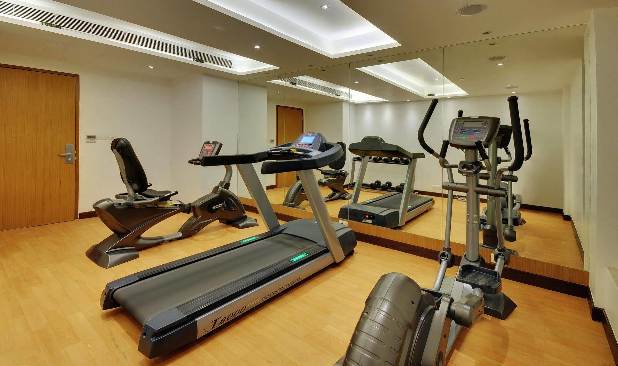 Hotel Platinum Rajkot Extérieur photo