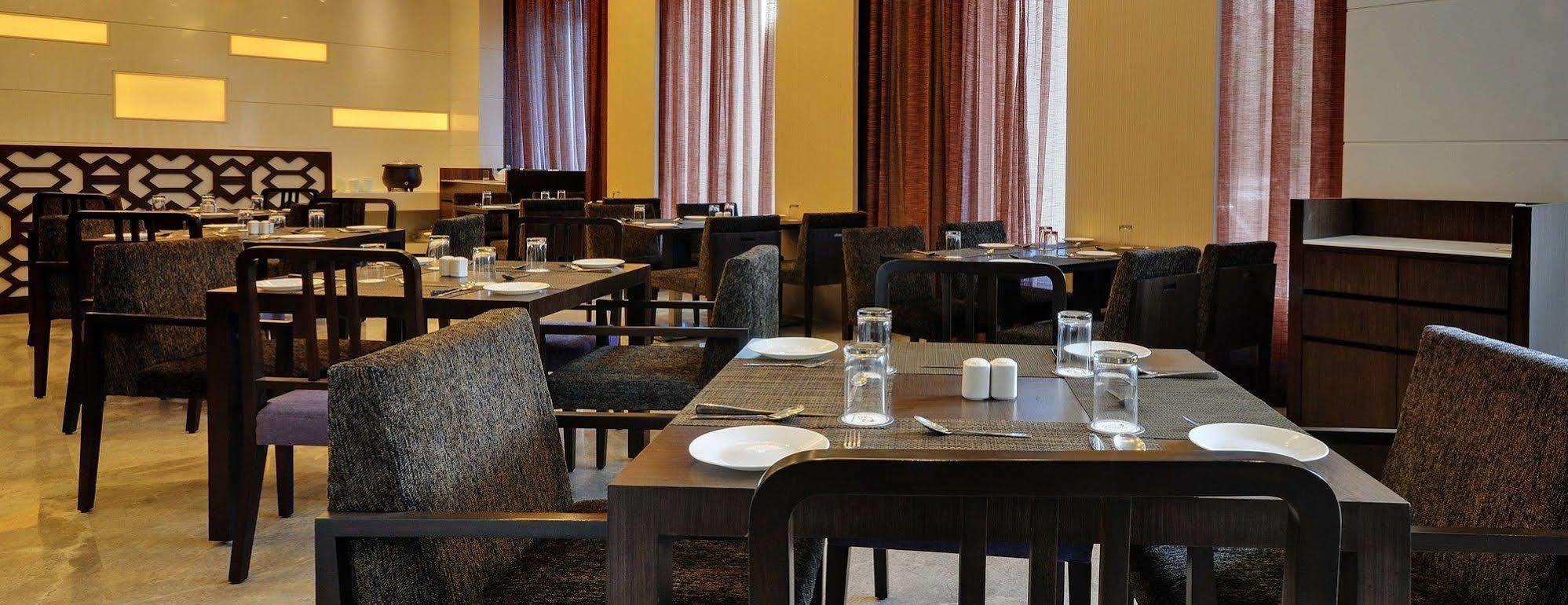 Hotel Platinum Rajkot Extérieur photo
