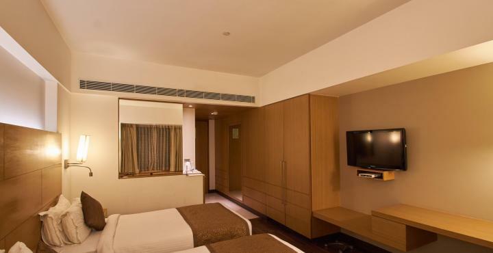 Hotel Platinum Rajkot Extérieur photo